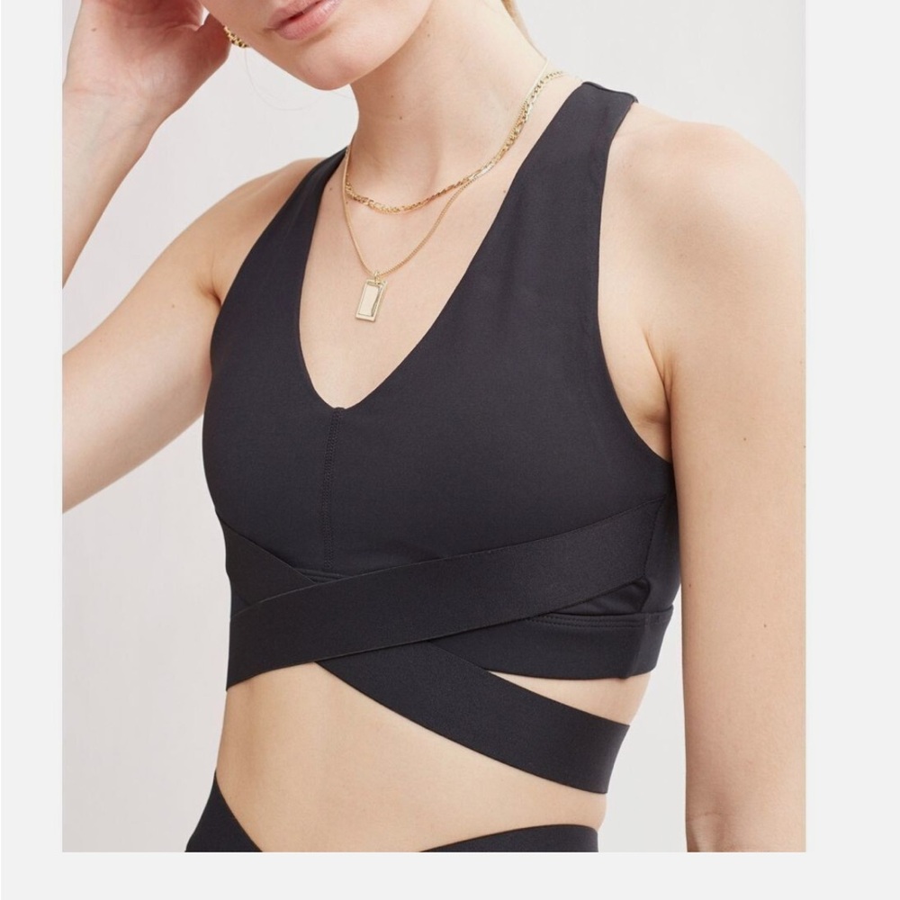 Le Ore Black Strappy Sports Bra